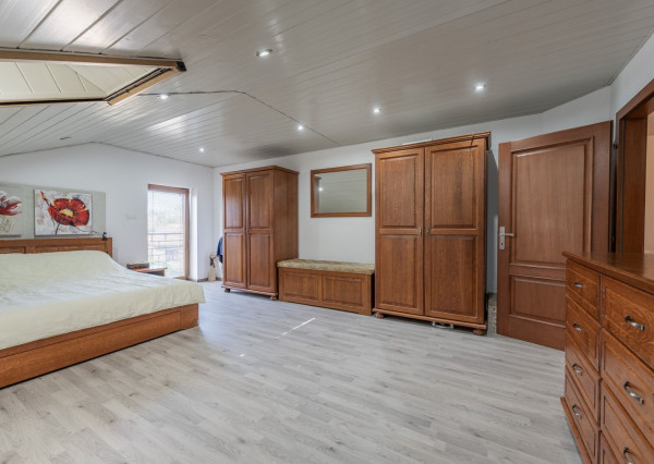 RealityDS - Predaj 5 izb. rodinného domu, garáže s altánkom na 8 á pozemku, Dunajská Lužná