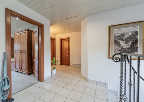 RealityDS - Predaj 5 izb. rodinného domu, garáže s altánkom na 8 á pozemku, Dunajská Lužná