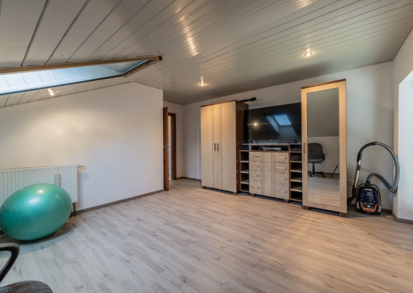 RealityDS - Predaj 5 izb. rodinného domu, garáže s altánkom na 8 á pozemku, Dunajská Lužná