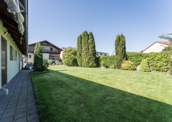 RealityDS - Predaj 5 izb. rodinného domu, garáže s altánkom na 8 á pozemku, Dunajská Lužná