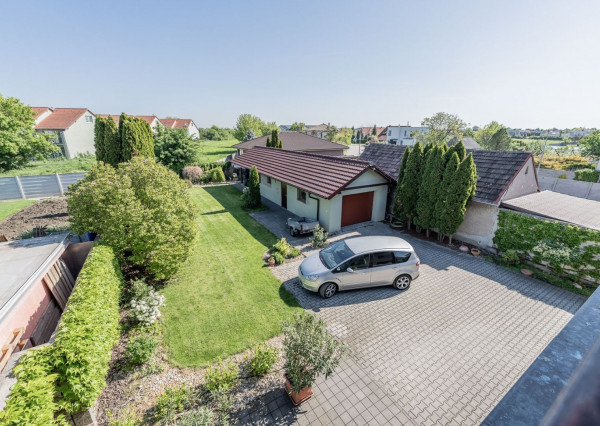 RealityDS - Predaj 5 izb. rodinného domu, garáže s altánkom na 8 á pozemku, Dunajská Lužná