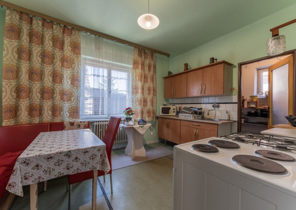 RealityDS - Predaj 3 izbového rodinného domu s garážou, letnou kuchynkou na 6,23 á pozemku, Šamorín