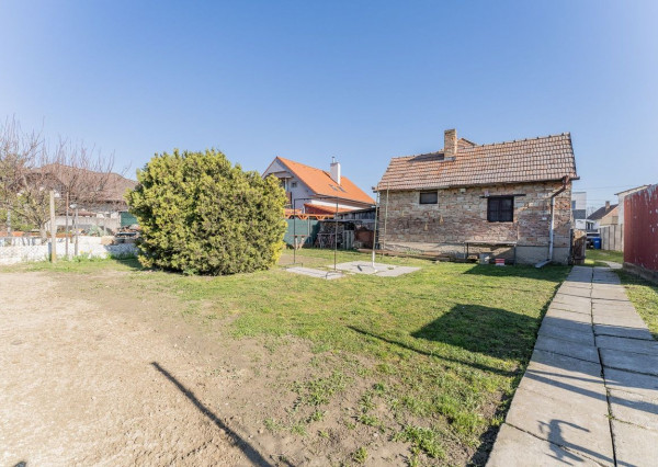 RealityDS - Predaj 3 izbového rodinného domu s garážou, letnou kuchynkou na 6,23 á pozemku, Šamorín