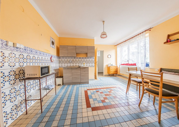 Predaj 4 izb. rodinného domu, garáže a vedľ. stavby na 23,09 á pozemku, ZĽAVA 40000