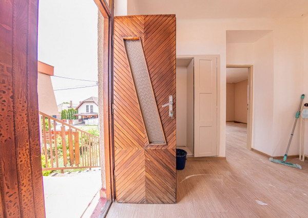 Predaj 4 izb. rodinného domu, garáže a vedľ. stavby na 23,09 á pozemku, ZĽAVA 40000