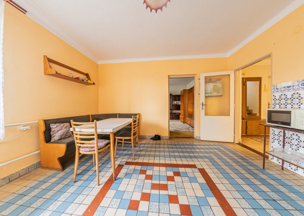 Predaj 4 izb. rodinného domu, garáže a vedľ. stavby na 23,09 á pozemku, ZĽAVA 40000