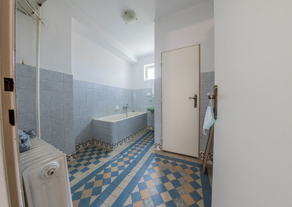 Predaj 4 izb. rodinného domu, garáže a vedľ. stavby na 23,09 á pozemku, ZĽAVA 40000