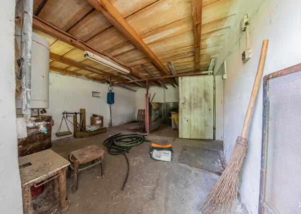 Predaj 4 izb. rodinného domu, garáže a vedľ. stavby na 23,09 á pozemku, ZĽAVA 40000