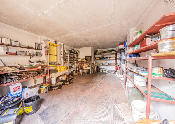 Predaj 4 izb. rodinného domu, garáže a vedľ. stavby na 23,09 á pozemku, ZĽAVA 40000