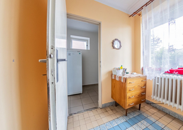 Predaj 4 izb. rodinného domu, garáže a vedľ. stavby na 23,09 á pozemku, ZĽAVA 40000