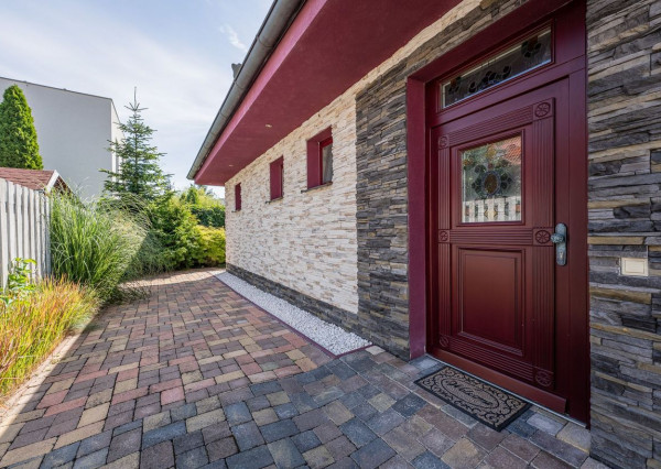 RealityDS - PREDAJ úsporného 5,5-izbového rodinného domu s pozemkom 621 m2, Šamorín