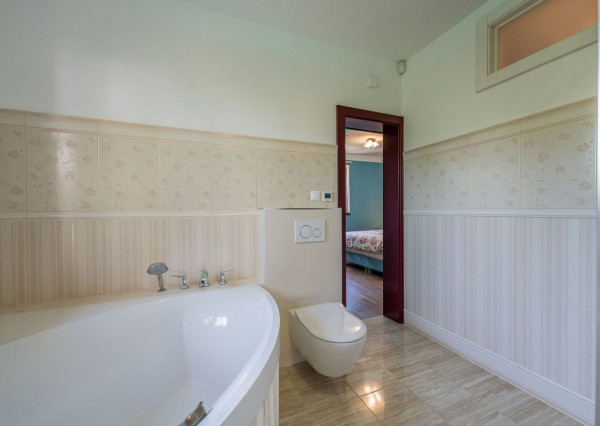 RealityDS - PREDAJ úsporného 5,5-izbového rodinného domu s pozemkom 621 m2, Šamorín