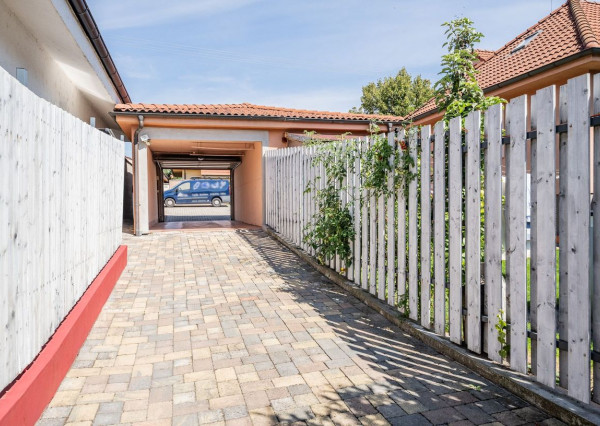 RealityDS - PREDAJ úsporného 5,5-izbového rodinného domu s pozemkom 621 m2, Šamorín