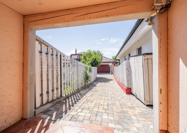 RealityDS - PREDAJ úsporného 5,5-izbového rodinného domu s pozemkom 621 m2, Šamorín