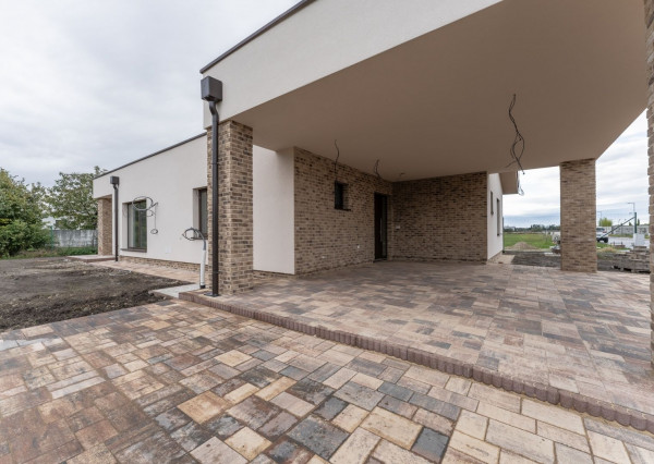 Predaj - 4 izb. NOVOSTAVBA BUNGALOVU  s 3 parkovacími plochami na 5,60 á pozemku, Šamorín