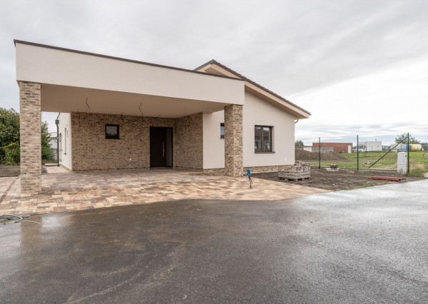Predaj - 4 izb. NOVOSTAVBA BUNGALOVU  s 3 parkovacími plochami na 5,60 á pozemku, Šamorín