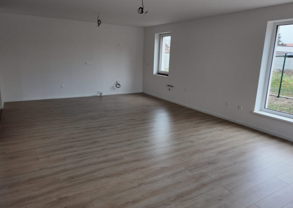 Predaj - 4 izb. NOVOSTAVBA BUNGALOVU  s 3 parkovacími plochami na 5,60 á pozemku, Šamorín