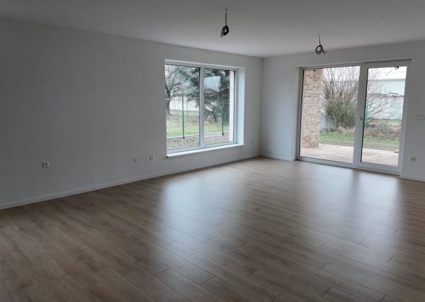 Predaj - 4 izb. NOVOSTAVBA BUNGALOVU  s 3 parkovacími plochami na 5,60 á pozemku, Šamorín