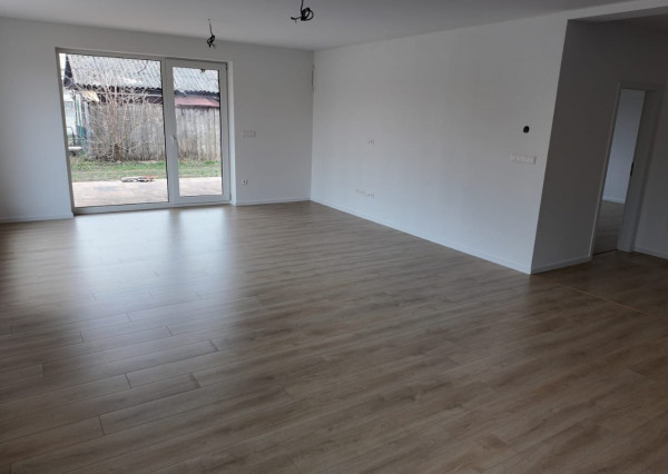 Predaj - 4 izb. NOVOSTAVBA BUNGALOVU  s 3 parkovacími plochami na 5,60 á pozemku, Šamorín