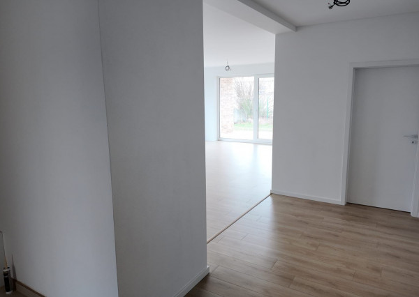 Predaj - 4 izb. NOVOSTAVBA BUNGALOVU  s 3 parkovacími plochami na 5,60 á pozemku, Šamorín