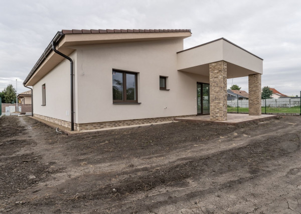 Predaj - 4 izb. NOVOSTAVBA BUNGALOVU  s 3 parkovacími plochami na 5,60 á pozemku, Šamorín