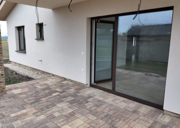 Predaj - 4 izb. NOVOSTAVBA BUNGALOVU  s 3 parkovacími plochami na 5,60 á pozemku, Šamorín