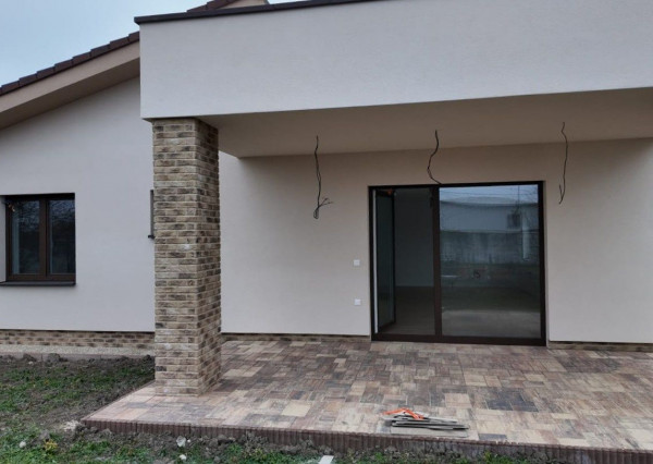 Predaj - 4 izb. NOVOSTAVBA BUNGALOVU  s 3 parkovacími plochami na 5,60 á pozemku, Šamorín