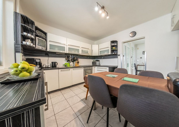 RealityDS - PREDAJ 5-izbového rodinného domu s garážou a veľkým pozemkom – Malé Dvorníky