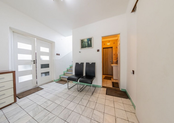 RealityDS - PREDAJ 5-izbového rodinného domu s garážou a veľkým pozemkom – Malé Dvorníky