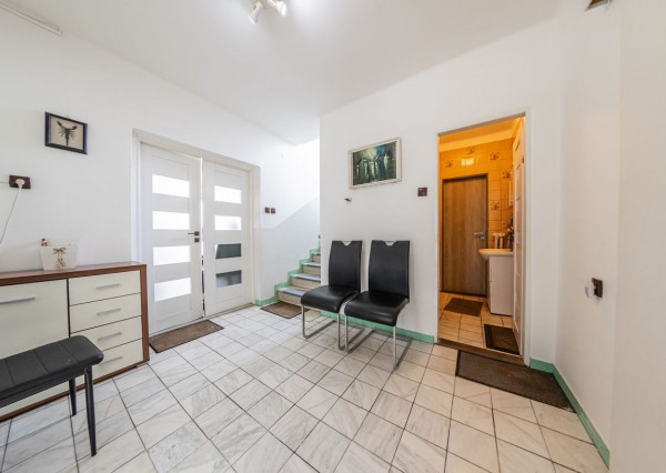 RealityDS - PREDAJ 5-izbového rodinného domu s garážou a veľkým pozemkom – Malé Dvorníky