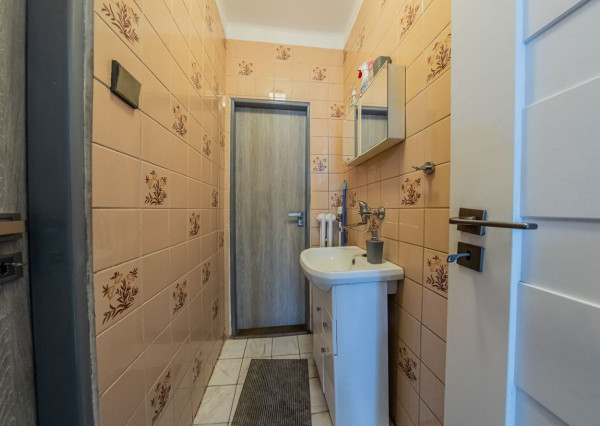 RealityDS - PREDAJ 5-izbového rodinného domu s garážou a veľkým pozemkom – Malé Dvorníky