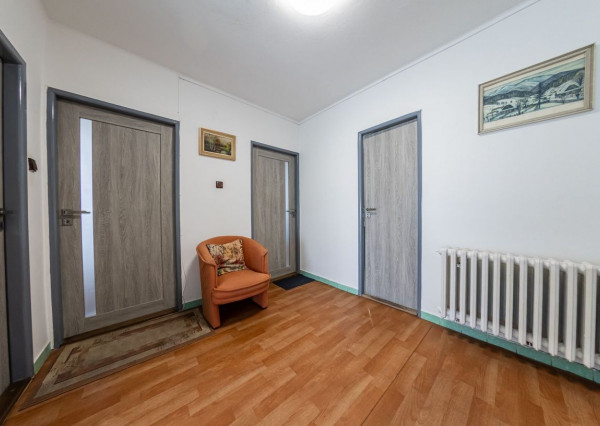 RealityDS - PREDAJ 5-izbového rodinného domu s garážou a veľkým pozemkom – Malé Dvorníky