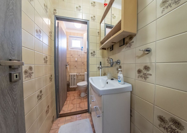 RealityDS - PREDAJ 5-izbového rodinného domu s garážou a veľkým pozemkom – Malé Dvorníky