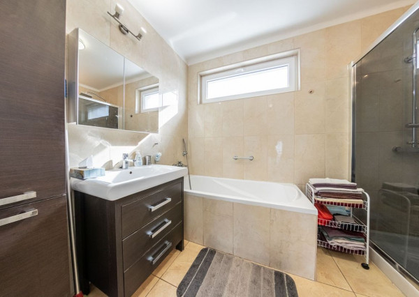 RealityDS - PREDAJ 5-izbového rodinného domu s garážou a veľkým pozemkom – Malé Dvorníky