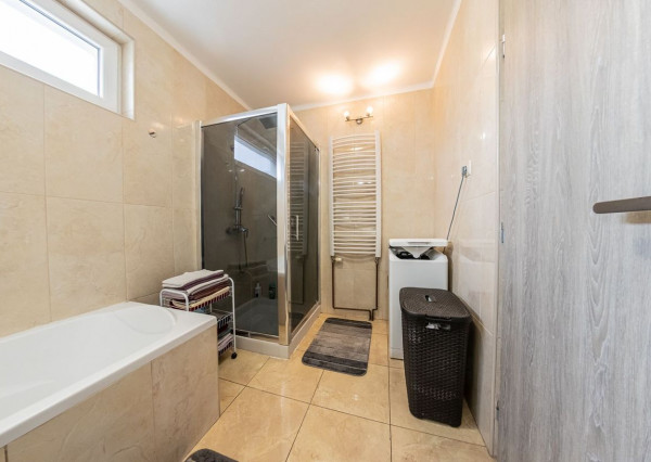 RealityDS - PREDAJ 5-izbového rodinného domu s garážou a veľkým pozemkom – Malé Dvorníky