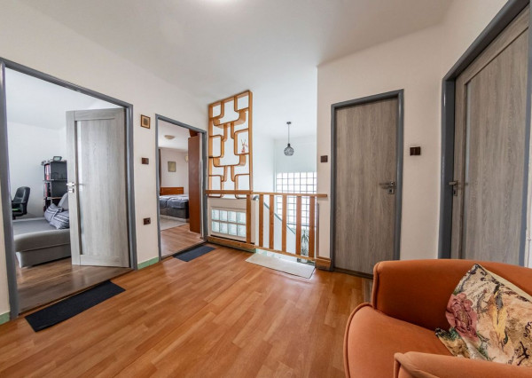 RealityDS - PREDAJ 5-izbového rodinného domu s garážou a veľkým pozemkom – Malé Dvorníky