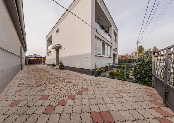 RealityDS - PREDAJ 5-izbového rodinného domu s garážou a veľkým pozemkom – Malé Dvorníky