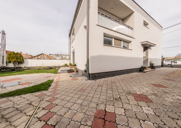 RealityDS - PREDAJ 5-izbového rodinného domu s garážou a veľkým pozemkom – Malé Dvorníky