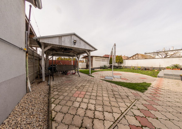 RealityDS - PREDAJ 5-izbového rodinného domu s garážou a veľkým pozemkom – Malé Dvorníky