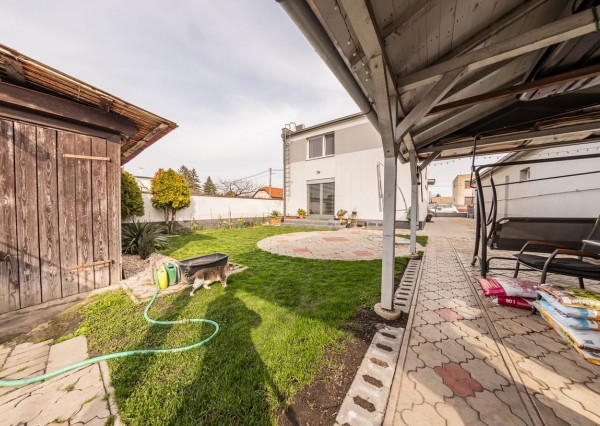 RealityDS - PREDAJ 5-izbového rodinného domu s garážou a veľkým pozemkom – Malé Dvorníky