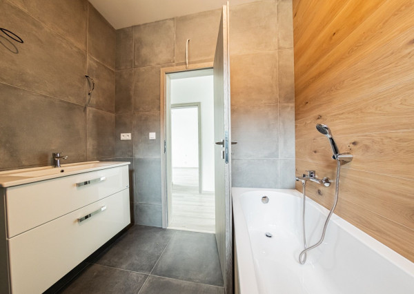 REZERVOVANÝ - RealityDS - ZĽAVA, KTORÁ SA NEODMIETA ! Predaj 3i bungalovu so 445 m2 pozemkom, Báč