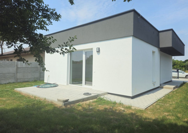 REZERVOVANÝ - RealityDS - ZĽAVA, KTORÁ SA NEODMIETA ! Predaj 3i bungalovu so 445 m2 pozemkom, Báč