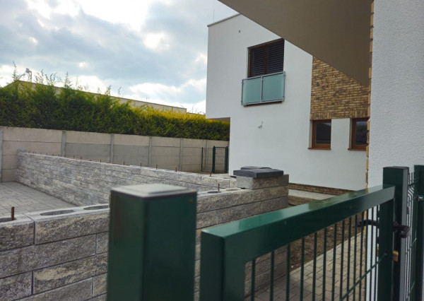 RealityDS - Nový 4-izbový byt so záhradkou a parkovaním na PREDAJ, Bučuháza - Šamorín