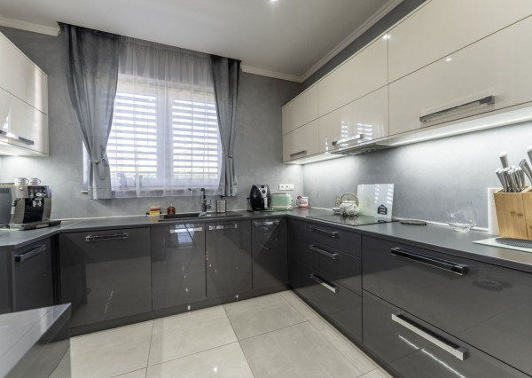 RealityDS - PRE NÁROČNEJŠÍCH !!! Predaj 5 izb. RD s garážou na 6,65 á pozemku, Kvetoslavov - Rozárium