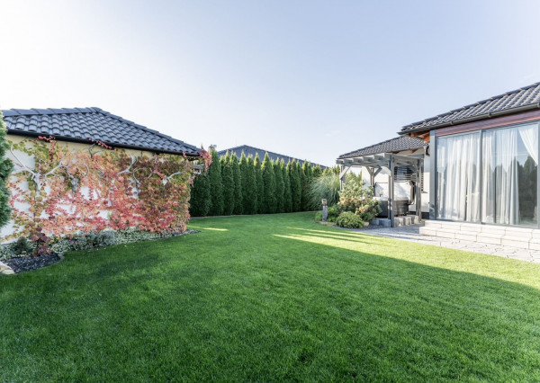 RealityDS - PRE NÁROČNEJŠÍCH !!! Predaj 5 izb. RD s garážou na 6,65 á pozemku, Kvetoslavov - Rozárium