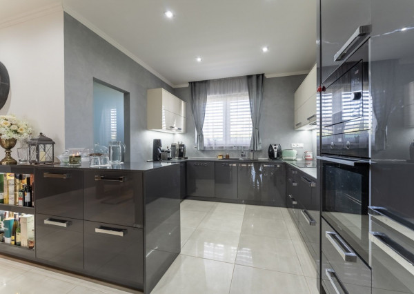 RealityDS - PRE NÁROČNEJŠÍCH !!! Predaj 5 izb. RD s garážou na 6,65 á pozemku, Kvetoslavov - Rozárium