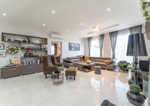 RealityDS - PRE NÁROČNEJŠÍCH !!! Predaj 5 izb. RD s garážou na 6,65 á pozemku, Kvetoslavov - Rozárium