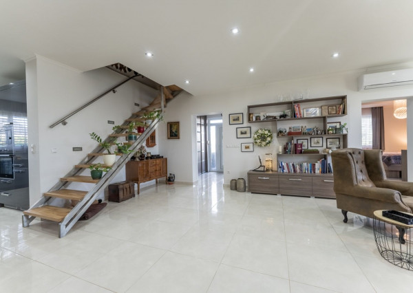 RealityDS - PRE NÁROČNEJŠÍCH !!! Predaj 5 izb. RD s garážou na 6,65 á pozemku, Kvetoslavov - Rozárium