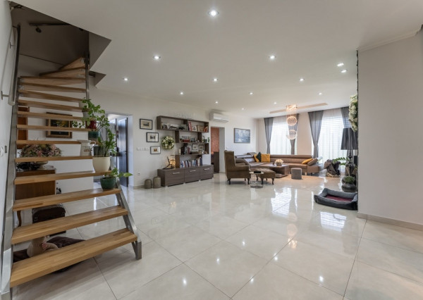 RealityDS - PRE NÁROČNEJŠÍCH !!! Predaj 5 izb. RD s garážou na 6,65 á pozemku, Kvetoslavov - Rozárium