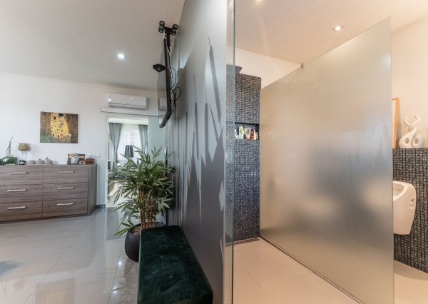 RealityDS - PRE NÁROČNEJŠÍCH !!! Predaj 5 izb. RD s garážou na 6,65 á pozemku, Kvetoslavov - Rozárium